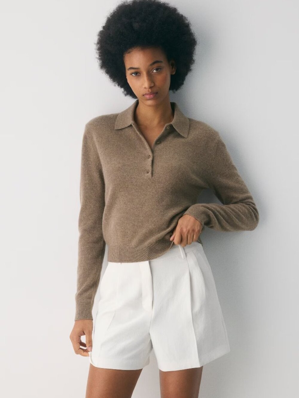 Aritzia The Effortless Short Mid-Thigh Crepette Light Birch Size 0